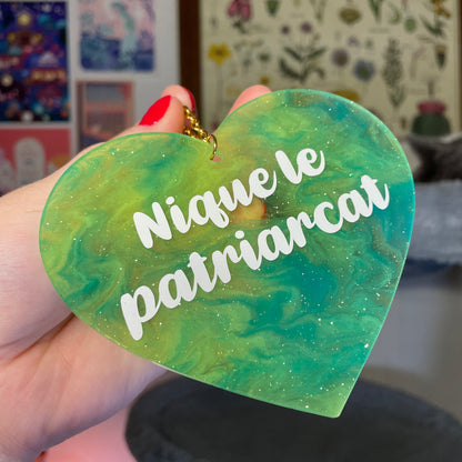 Mini murale "Nique le patriarcat" en acrylique japonaise semi transparente marbrée verte