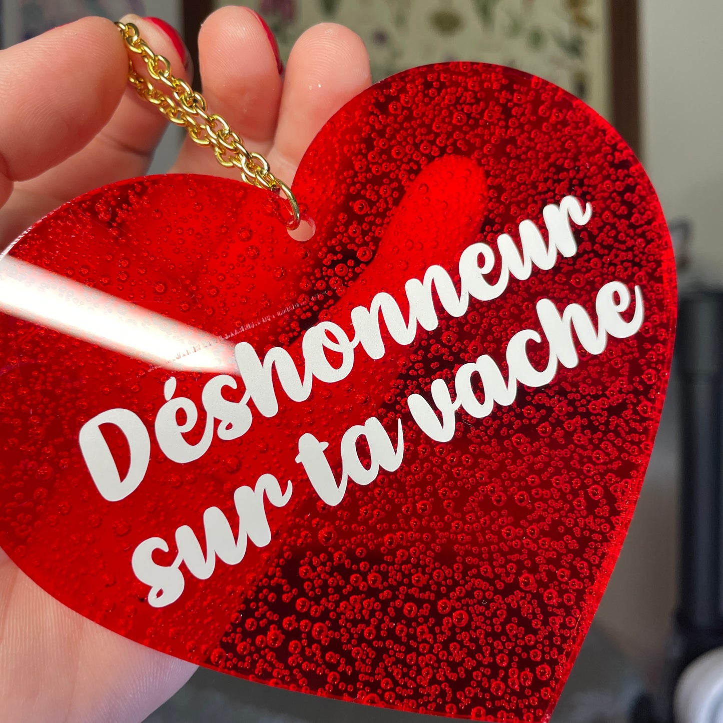 Mini murale "Déshonneur sur ta vache" en acrylique japonaise transparente rouge avec des bulles 🫧