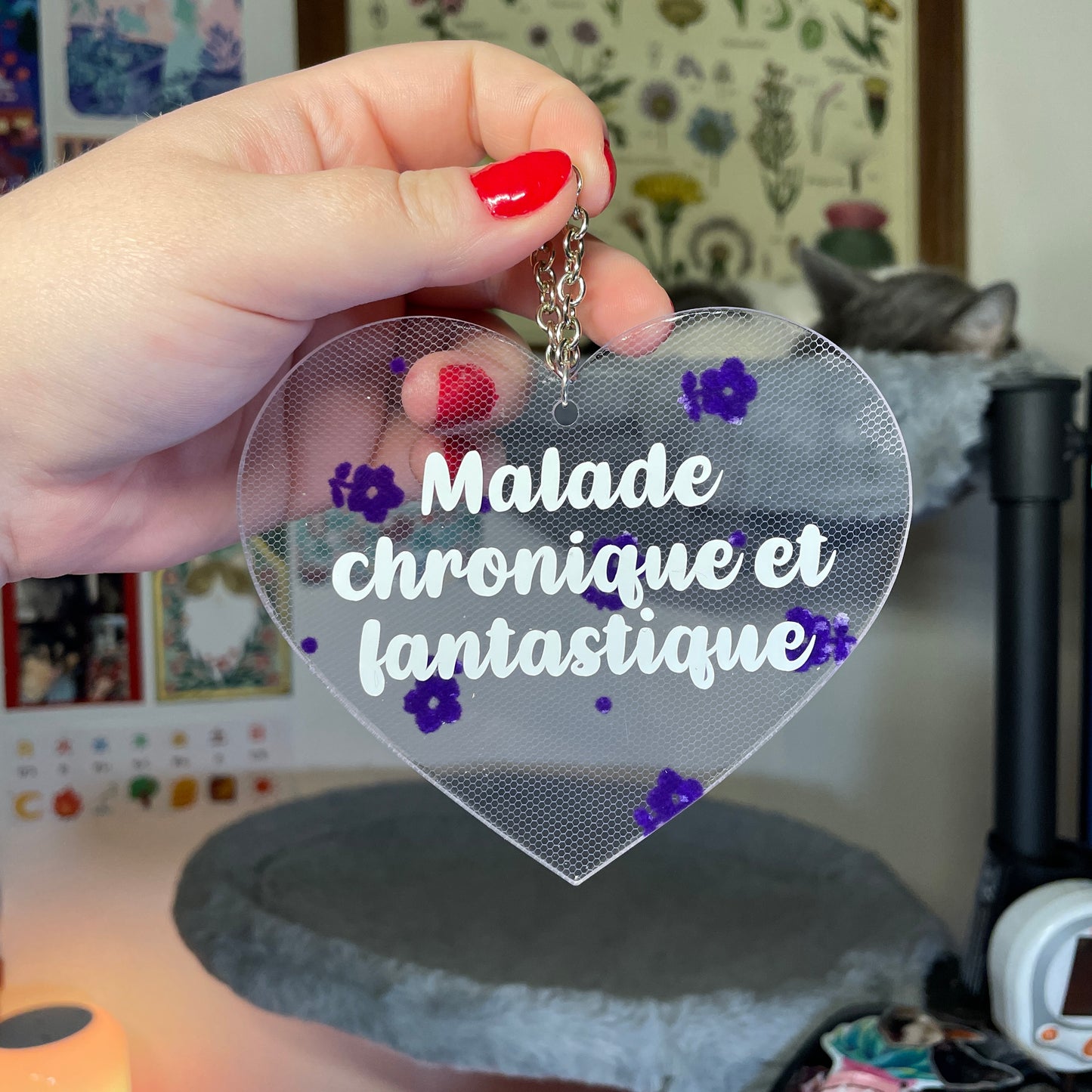 Mini murale "Malade chronique et fantastique" en acrylique japonaise transparente avec du tissu violet à fleurs