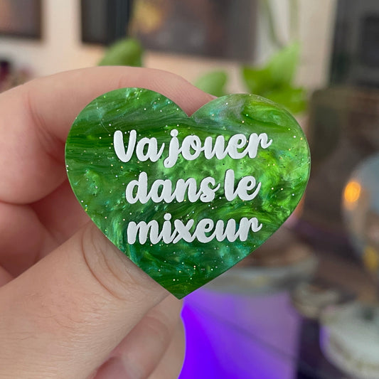[CONTRÔLE TECHNIQUE] Broche "Va jouer dans le mixeur" en acrylique marbrée verte à paillettes