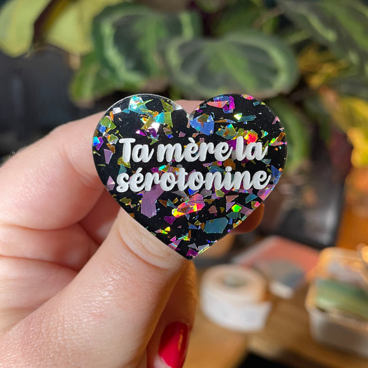[Contrôle technique] Broche "Ta mère la sérotnonine" en acrylique noire avec des éclats de confettis multicolores