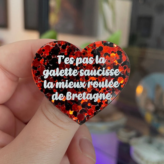 [CONTRÔLE TECHNIQUE] Broche "T'es pas la galette saucisse la mieux roulée de Bretagne" en acrylique semi-transparente à pois rouges et noires