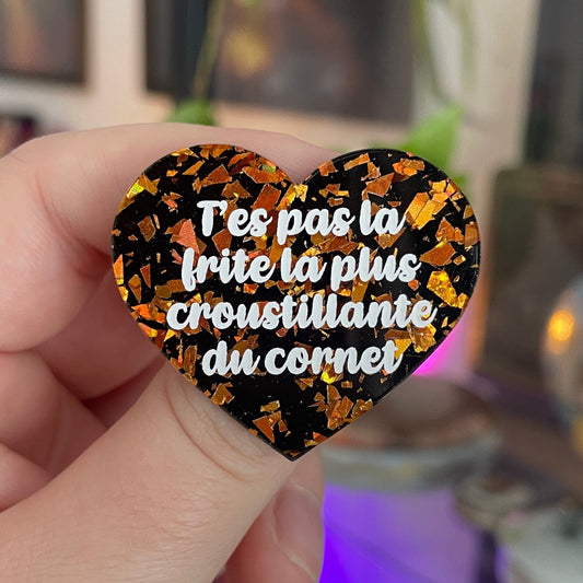 [CONTRÔLE TECHNIQUE] Broche "T'es pas la frite la plus croustillante du cornet" en acrylique noire avec des éclats de confettis oranges