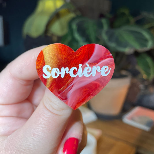[Contrôle technique] Broche "Sorcière" en acrylique marbrée rouge, blanche et dorée