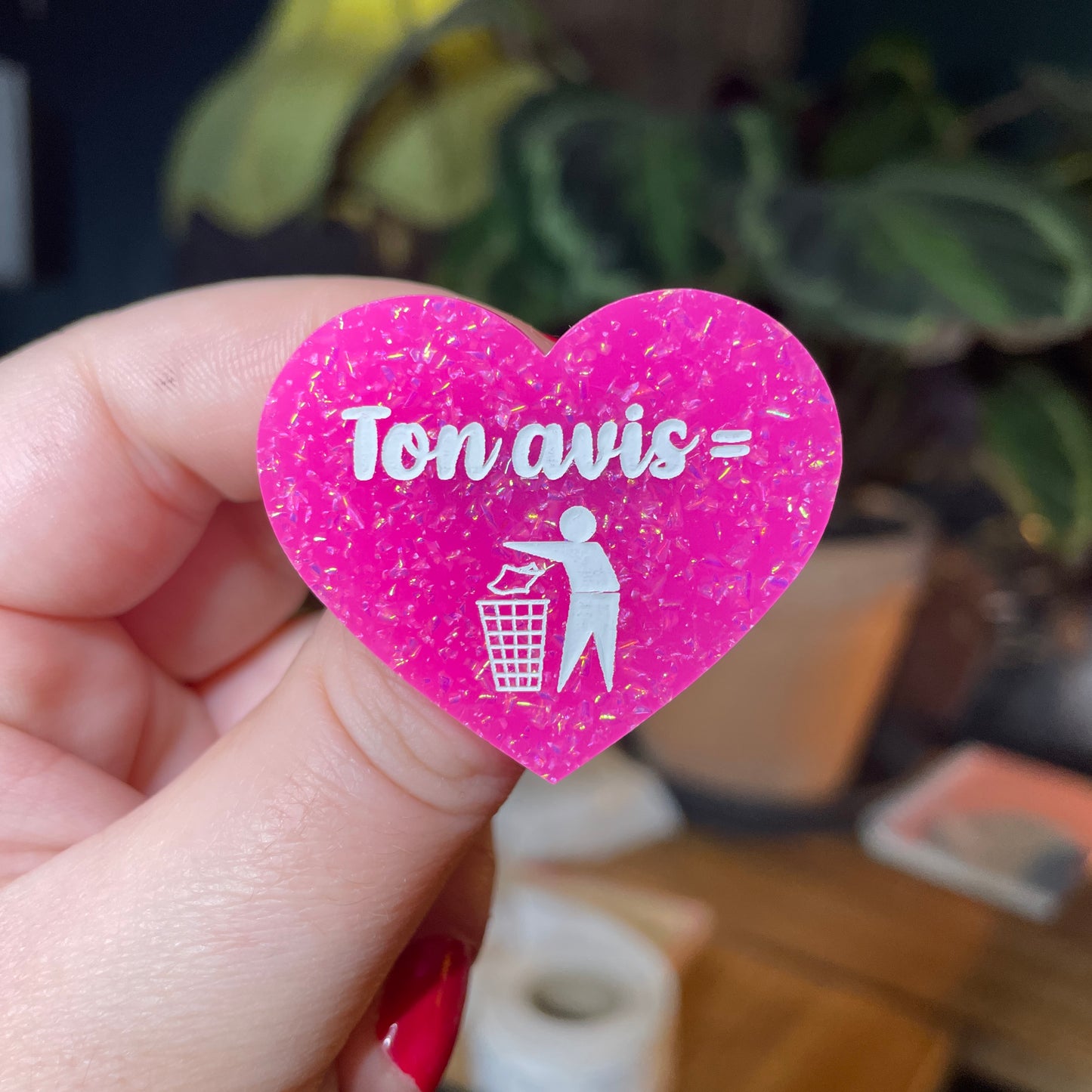 [Contrôle technique] Broche "Ton avis = poubelle" en acrylique rose à paillettes