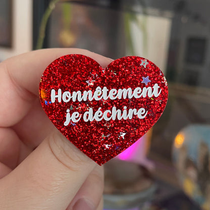 [CONTRÔLE TECHNIQUE] Broche "Honnêtement je déchire" en acrylique à paillettes rouges et confettis étoiles