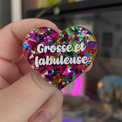 Broche "Grosse et fabuleuse" en acrylique transparente à gros confettis roses et multicolores