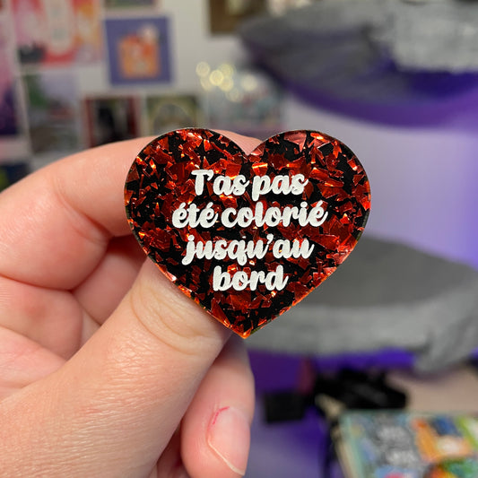[Contrôle technique] Broche "T'as pas été colorié jusqu'au bord" en acrylique noire avec des éclats de confettis rouges