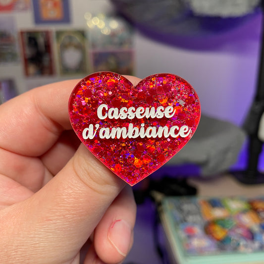 [Contrôle technique] Broche "Casseuse d'ambiance" en acrylique à paillettes rouges