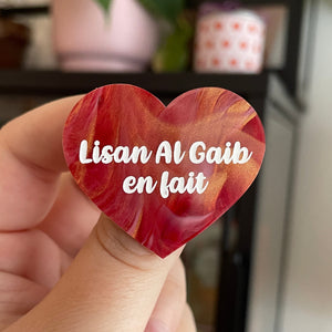 Broche "Lisan Al Gaib en fait" en acrylique marbrée rouge, dorée et blanche