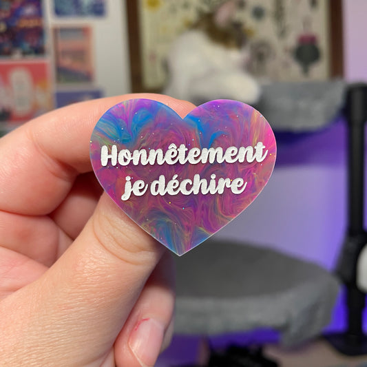 [Contrôle technique] Broche "Honnêtement je déchire" en acrylique marbrée multicolore