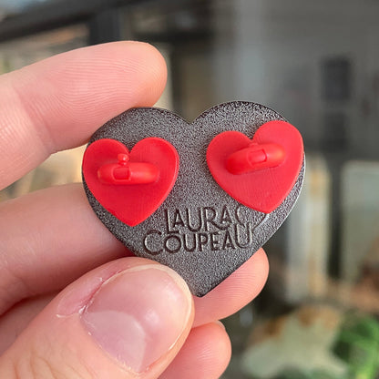 [CONTRÔLE TECHNIQUE] Pin en émail "T'as pas été colorié jusqu'au bord" orange à paillettes