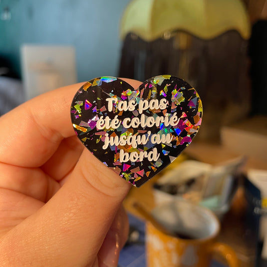 [Contrôle technique] Broche "T'as pas été colorié jusqu'au bord" en acrylique noire avec des éclats de confettis multicolores