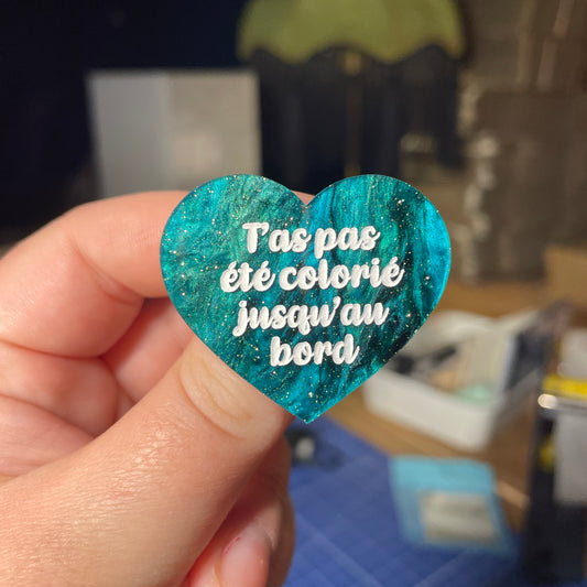 [Contrôle technique] Broche "T'as pas été colorié jusqu'au bord" en acrylique marbrée verte et noire à paillettes