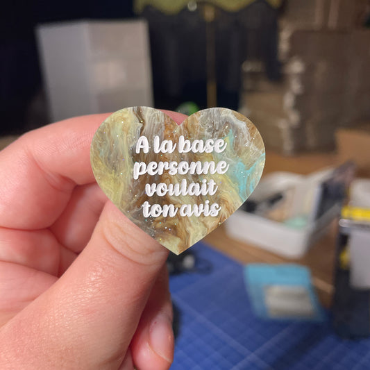 [Contrôle technique] Broche "A la base personne voulait ton avis" en acrylique marbrée marron et bleue