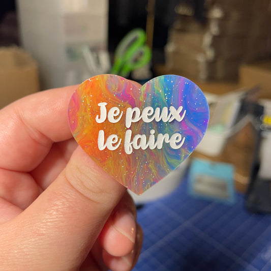 [Contrôle technique] Broche "Je peux le faire" en acrylique semi transparente marbrée multicolore