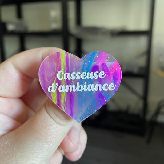 Broche "Casseuse d'ambiance" en acrylique semi transparente marbrée multicolore