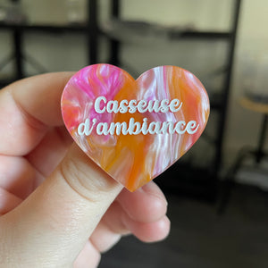 Broche "Casseuse d'ambiance" en acrylique marbrée blanche, orange et rose