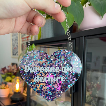 [Contrôle technique] Mini murale "Daronne qui déchire" en acrylique transparente avec des coeurs violets et turquoise et du vinyl blanc
