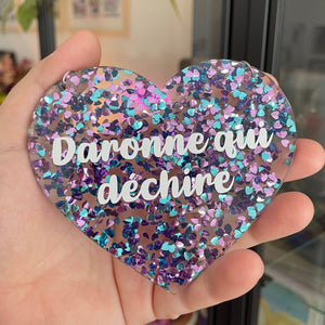 [Contrôle technique] Mini murale "Daronne qui déchire" en acrylique transparente avec des coeurs violets et turquoise et du vinyl blanc