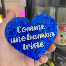 Charger l&#39;image dans la galerie, Mini murale &quot;Comme une bamba triste&quot; en acrylique marbrée bleue foncée avec du vinyl holographique