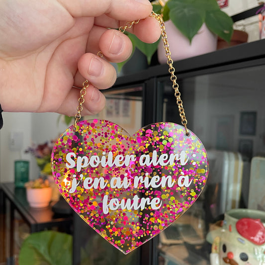 [Contrôle technique] Mini murale "Spoiler alert : j'en ai rien à foutre" en acrylique à pois roses et jaunes et vinyl blanc