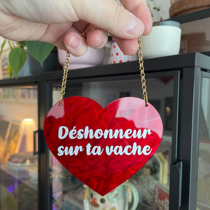 [Contrôle technique] Mini murale "Déshonneur sur ta vache" en acrylique marbrée rouge et vinyl blanc