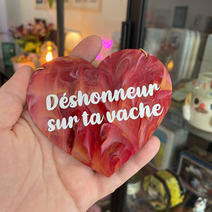 [Contrôle technique] Mini murale "Déshonneur sur ta vache" en acrylique marbrée rouge et dorée et vinyl blanc