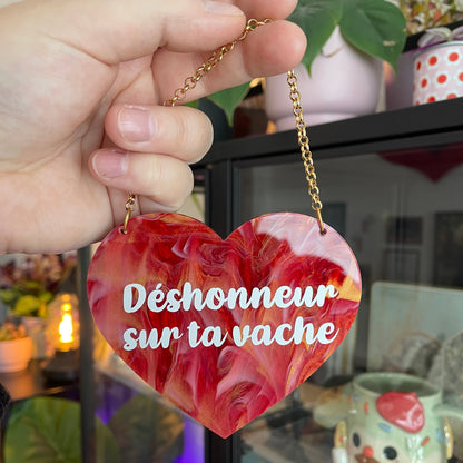 [Contrôle technique] Mini murale "Déshonneur sur ta vache" en acrylique marbrée rouge et dorée et vinyl blanc