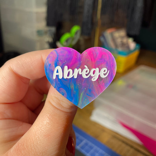 Broche "Abrège" en acrylique semi transparente marbrée multicolore
