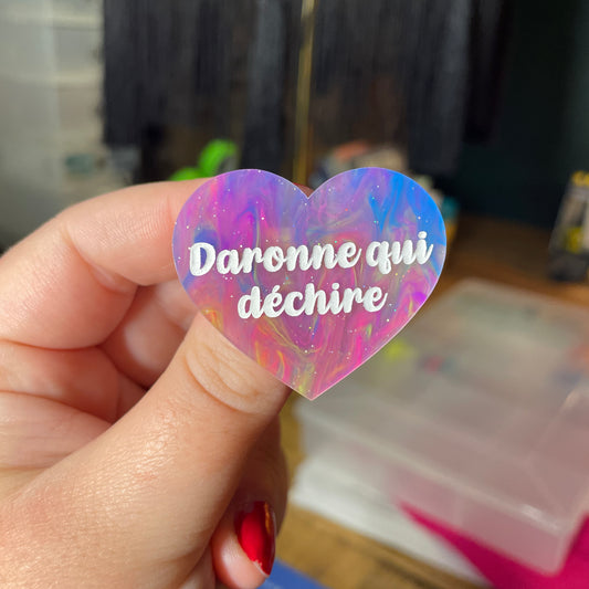 Broche "Daronne qui déchire" en acrylique semi transparente marbrée multicolore