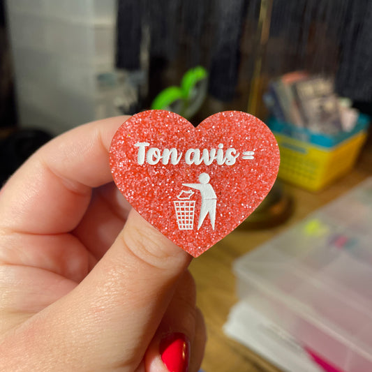 Broche "Ton avis = poubelle" en acrylique à paillettes roses
