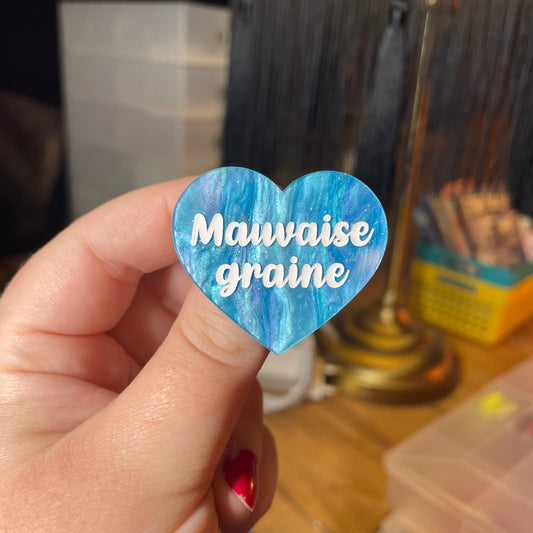 Broche "Mauvaise graine" en acrylique marbrée bleue à paillettes