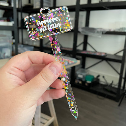 [CONTRÔLE TECHNIQUE] Pic à plante "Arrière, vil félin" en acrylique transparente avec des confettis multicolores