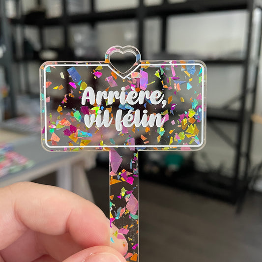 [CONTRÔLE TECHNIQUE] Pic à plante "Arrière, vil félin" en acrylique transparente avec des confettis multicolores