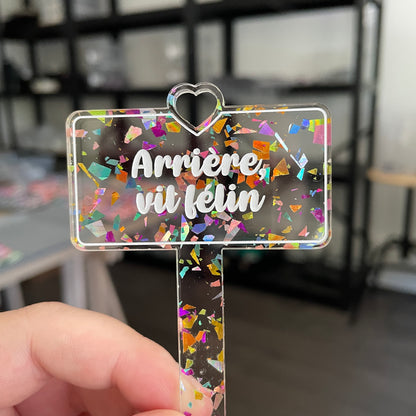 [CONTRÔLE TECHNIQUE] Pic à plante "Arrière, vil félin" en acrylique transparente avec des confettis multicolores