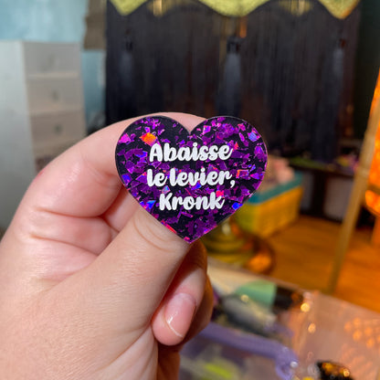 Duo de broches "Abaisse le levier, Kronk"/"Pas celui-là !" en acryliques violettes