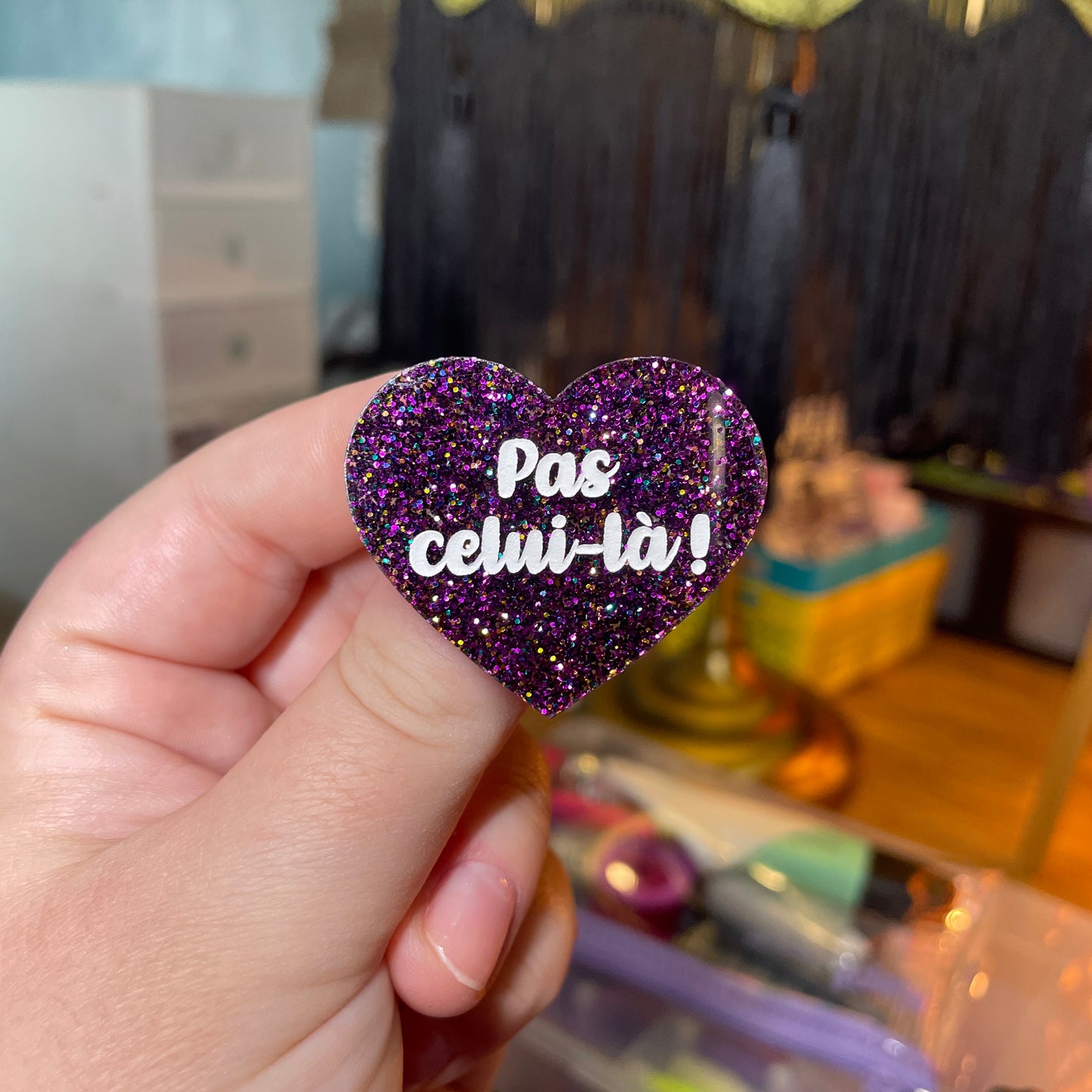 Duo de broches "Abaisse le levier, Kronk"/"Pas celui-là !" en acryliques violettes