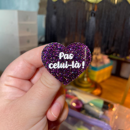 Duo de broches "Abaisse le levier, Kronk"/"Pas celui-là !" en acryliques violettes
