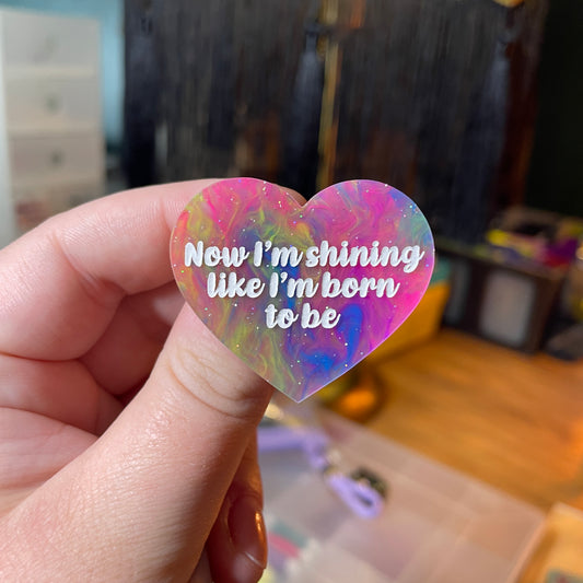 [Contrôle technique] Broche "Now I'm shining like I'm born to be" en acrylique semi transparente marbrée multicolore