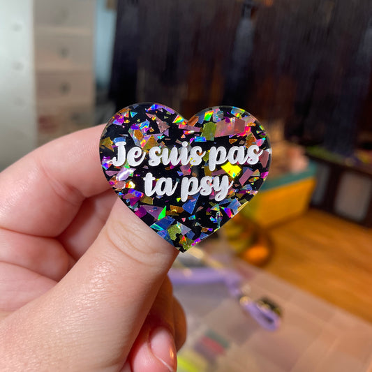 [Contrôle technique] Broche "Je suis pas ta psy" en acrylique noire avec des éclats de confettis multicolores