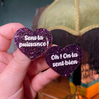 [Contrôle technique] Duo de broches "Sens la puissance !"/"Oh ! On la sent bien" en acryliques violettes