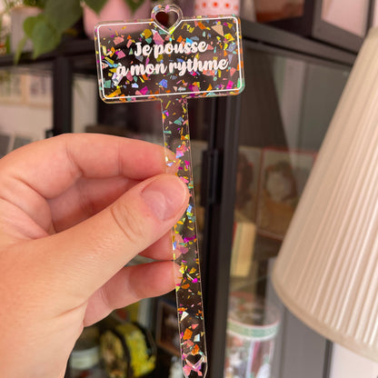 [CONTRÔLE TECHNIQUE] Pic à plante "Je pousse à mon rythme" en acrylique transparente avec des éclats de confettis multicolores