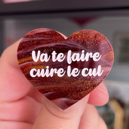 Broche "Va te faire cuire le cul" en acrylique marbrée marron et dorée