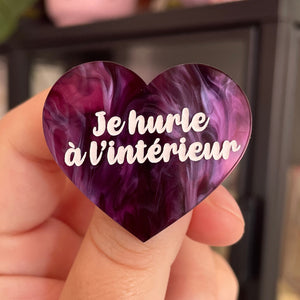 Broche "Je hurle à l'intérieur" en acrylique marbrée violet foncé et clair