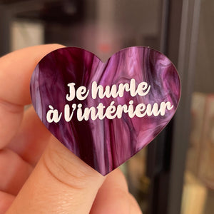 Broche "Je hurle à l'intérieur" en acrylique marbrée violet foncé et clair