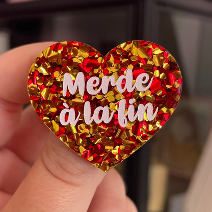 Broche "Merde à la fin" en acrylique à grosses paillettes rouges et jaunes