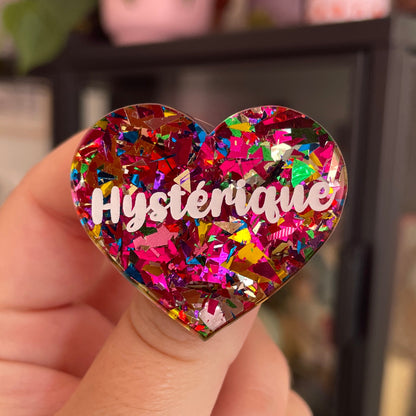Broche "Hystérique" en acrylique transparente à gros confettis roses et multicolores