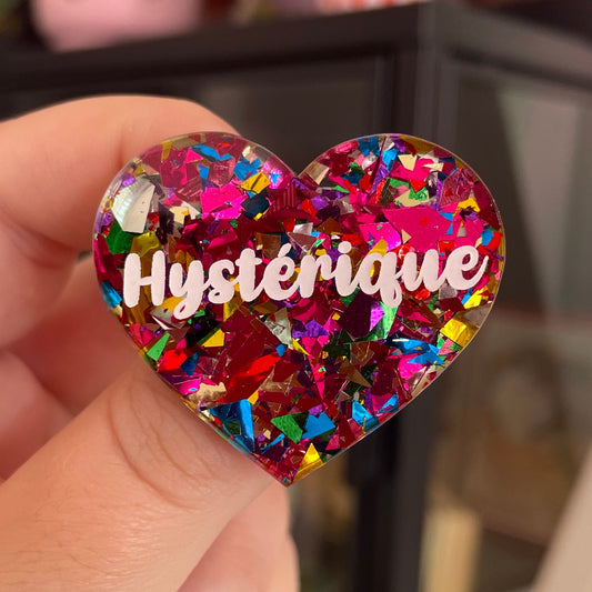 Broche "Hystérique" en acrylique transparente à gros confettis roses et multicolores