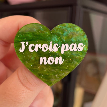 Broche "J'crois pas non" en acrylique marbrée verte à paillettes
